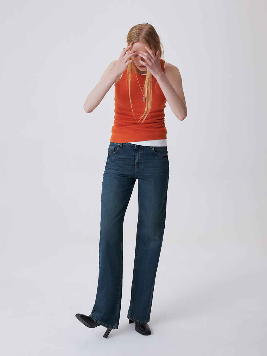 Топ-майка на широких лямках