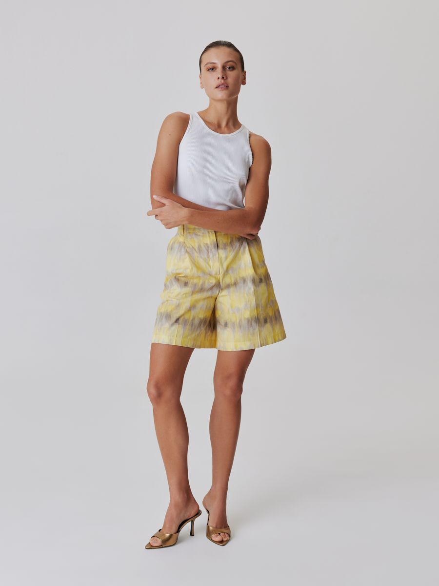 Шорты на высокой посадке