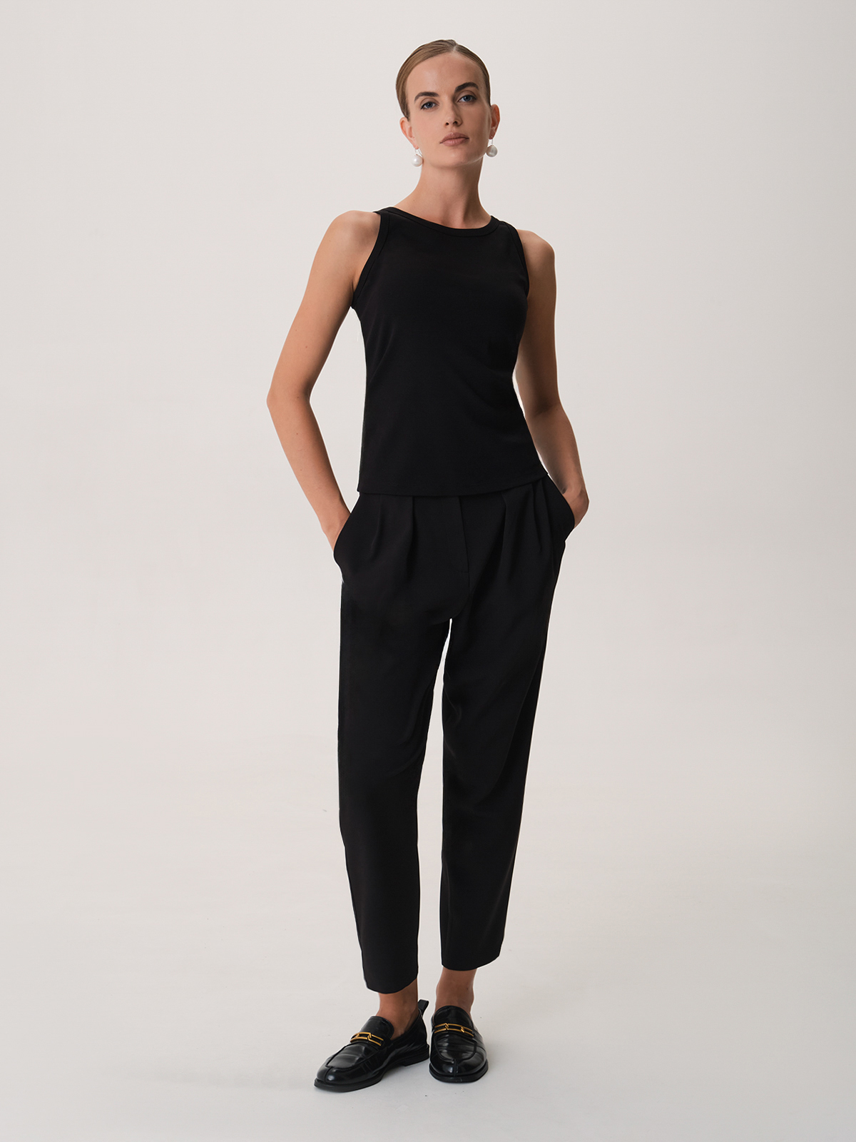 Топ-майка на широких лямках