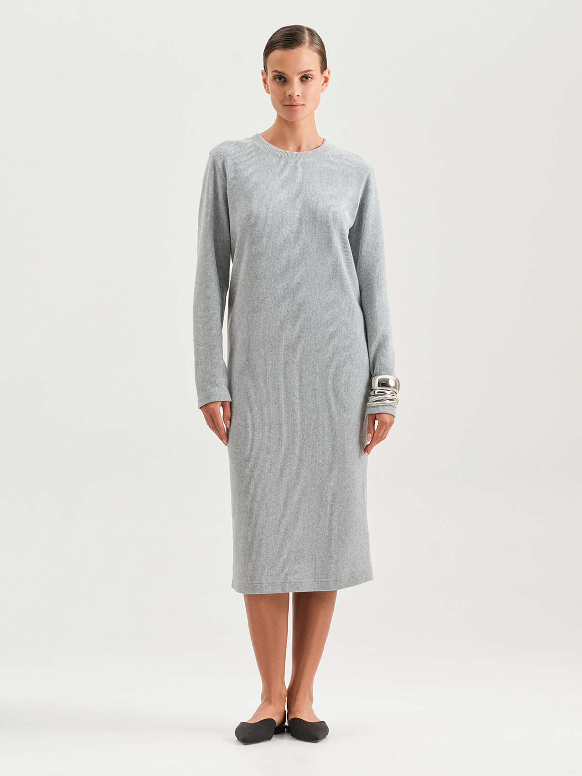 Трикотажное платье длины миди