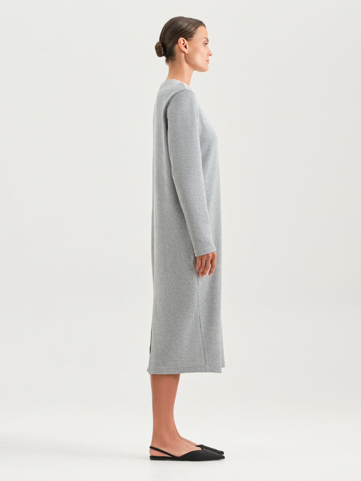 Трикотажное платье длины миди