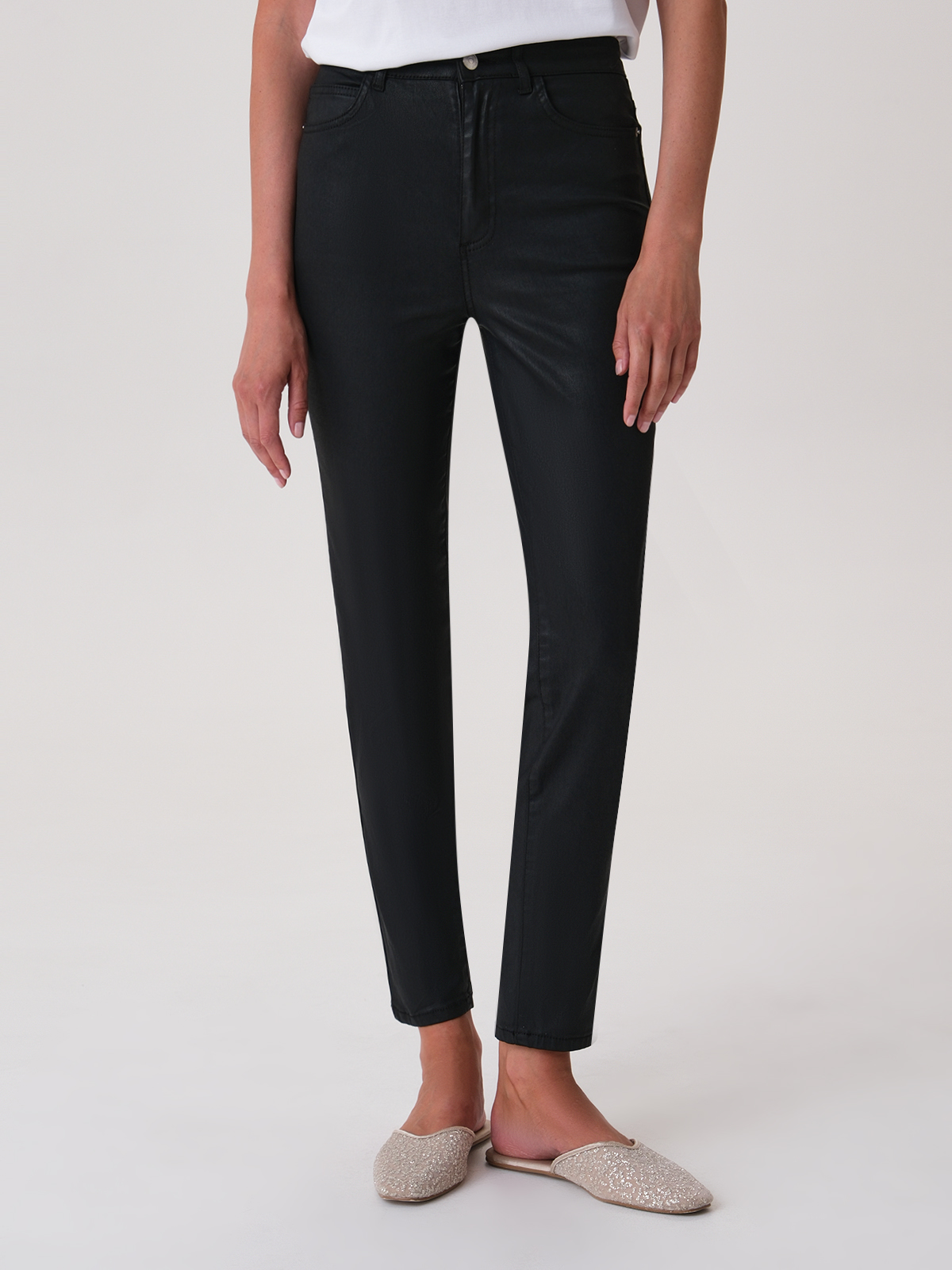 Укороченные зауженные джинсы