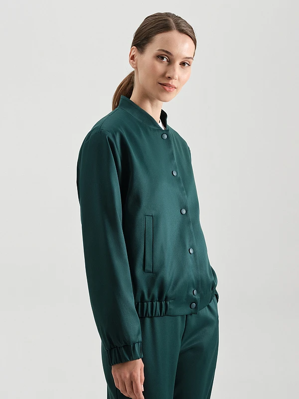 Бомбер объемного кроя