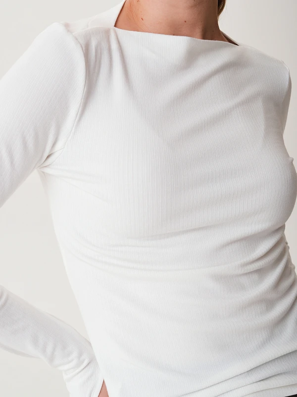 Приталенный лонгслив