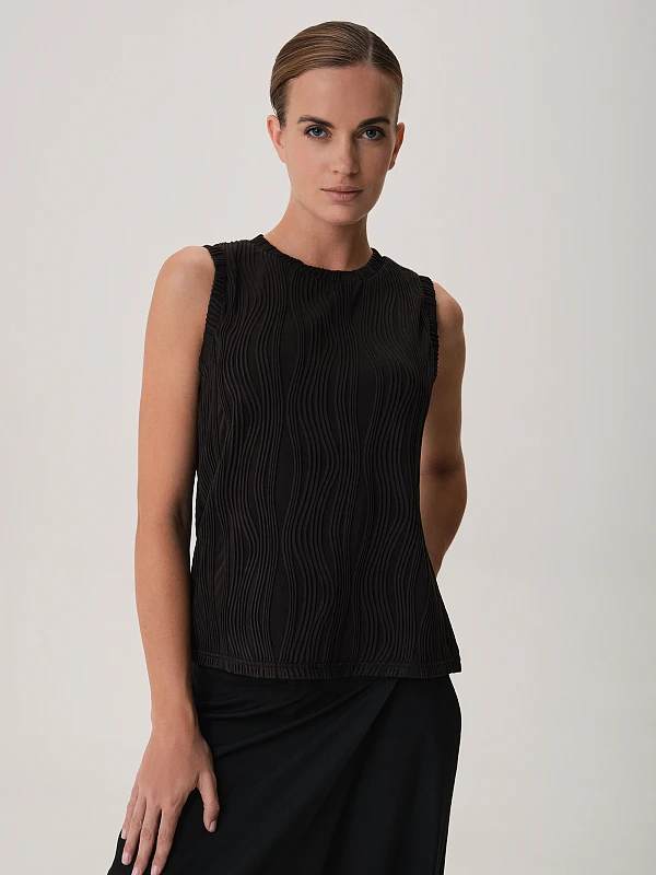 Топ-майка из фактурной ткани