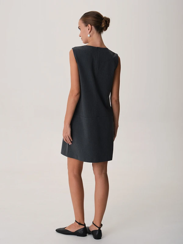 Однотонный сарафан в длине мини