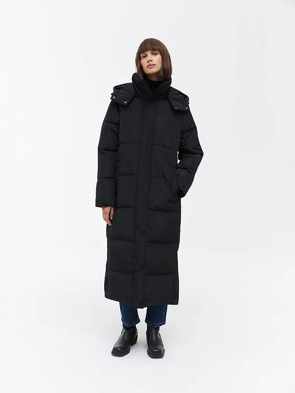 Oversize пуховик с воротником и капюшоном