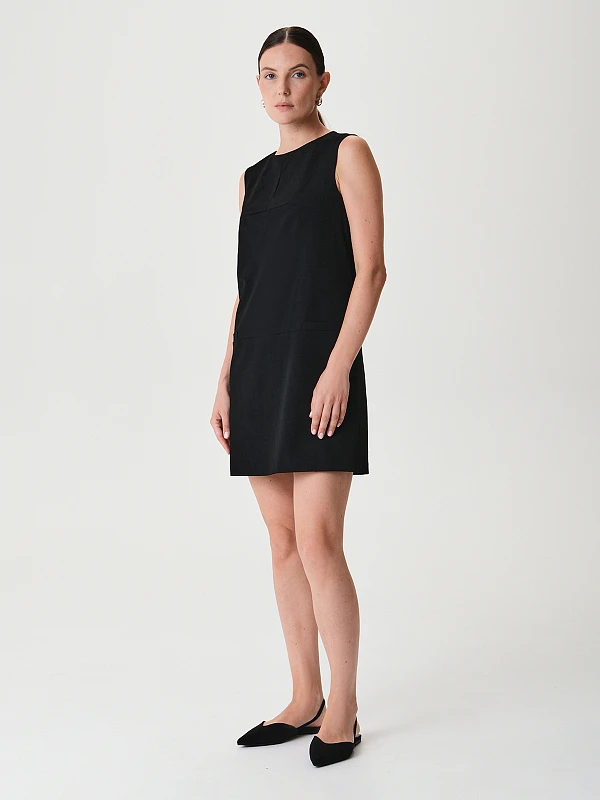 Однотонный сарафан в длине мини