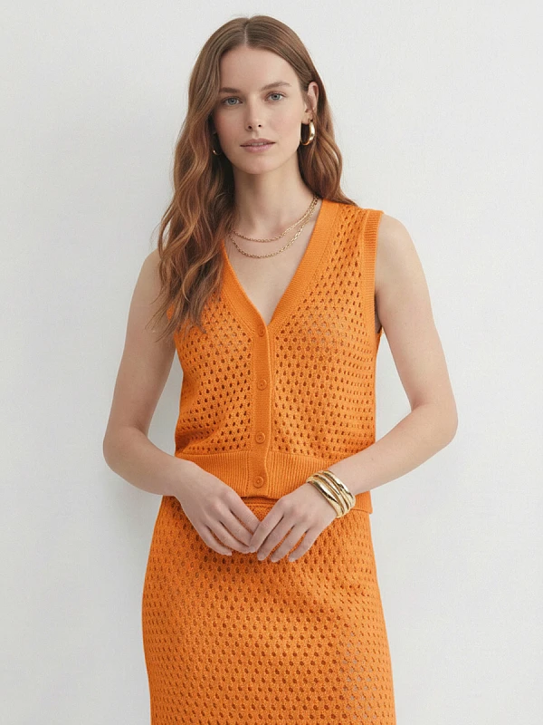 Жилет вязаный