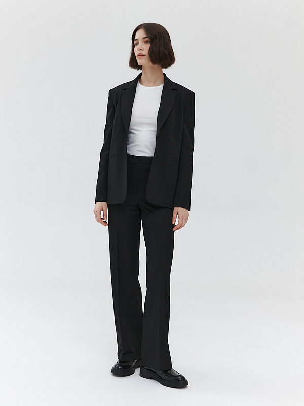 Приталенный однобортный жакет