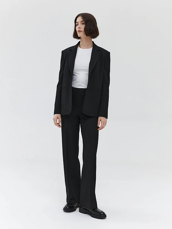 Приталенный однобортный жакет