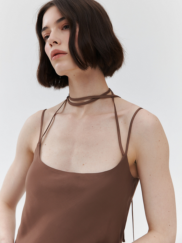 Сарафан на тонких бретелях