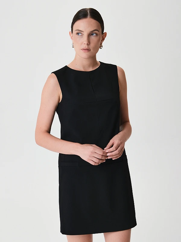 Однотонный сарафан в длине мини