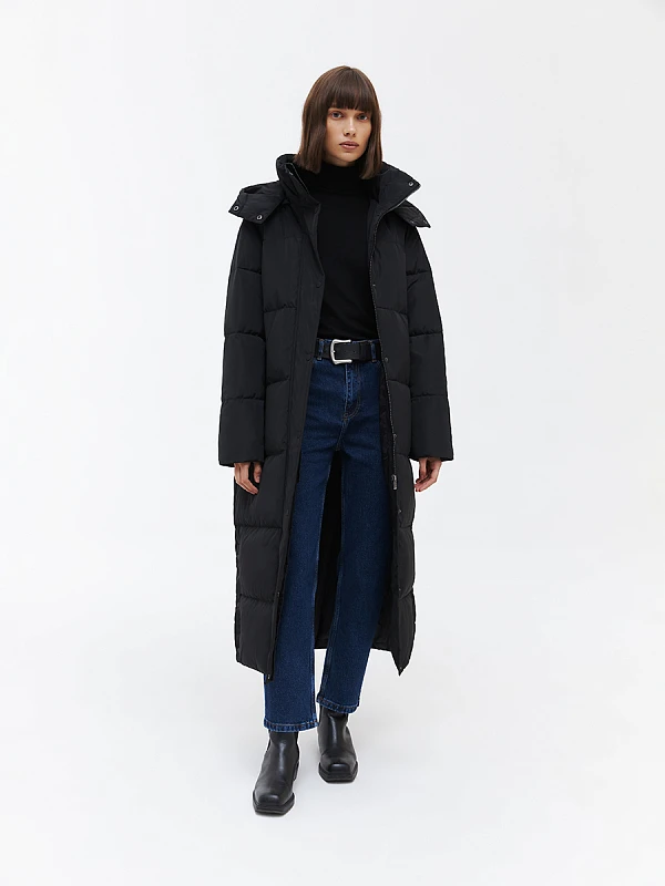 Oversize пуховик с воротником и капюшоном