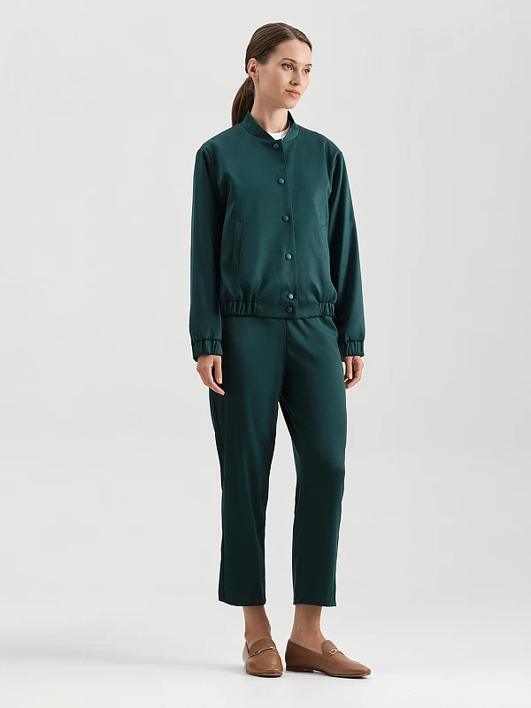 Бомбер объемного кроя