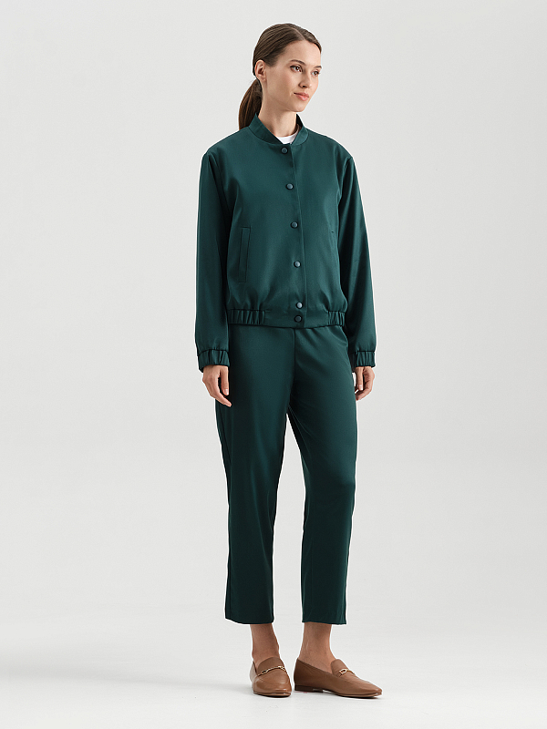 Бомбер объемного кроя